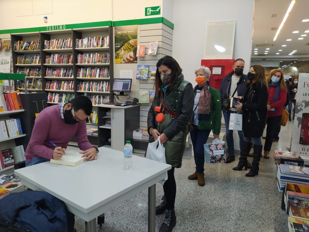 Firma de ejemplares en Librería Picasso (21/12/21) 3